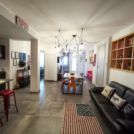 The Black Dog House Apartment Valenzano