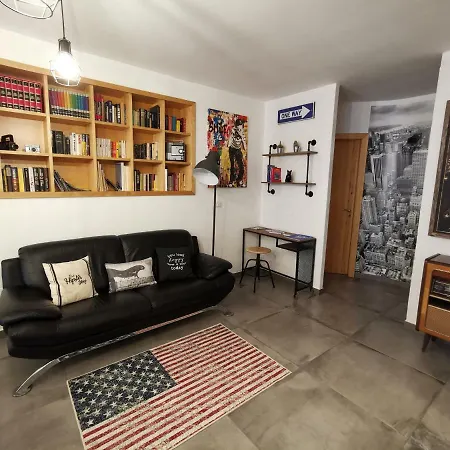 The Black Dog House * Valenzano
